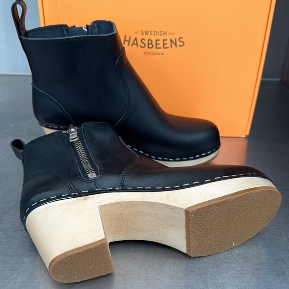 Last pair!!! Swedish Hasbeens “Zip it Emy” handmade clogs. New in original box! - Picture 7 of 8